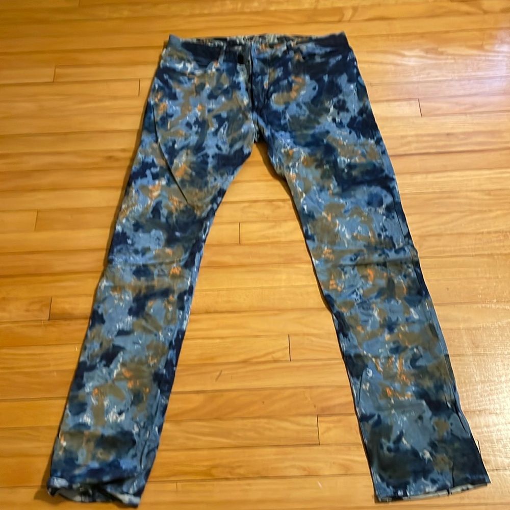 Robin Jeans wit the wings